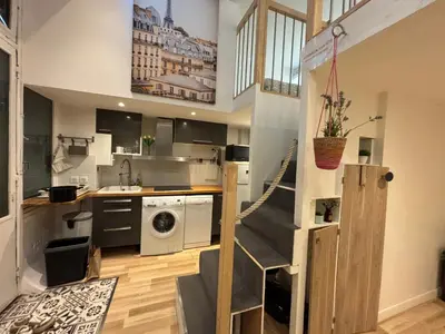 Cuisine ou kitchenette dans l'établissement Cozy loft near the Marais district