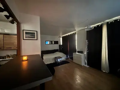 Télévision ou salle de divertissement dans l'établissement Grand Studio Paris Bastille