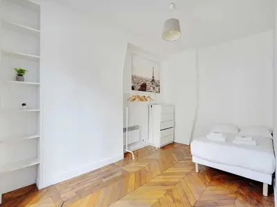 Un ou plusieurs lits dans un hébergement de l'établissement Charming Flat -2BR 6P- Montorgueil