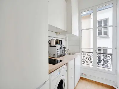 Cuisine ou kitchenette dans l'établissement Charming Flat -2BR 6P- Montorgueil