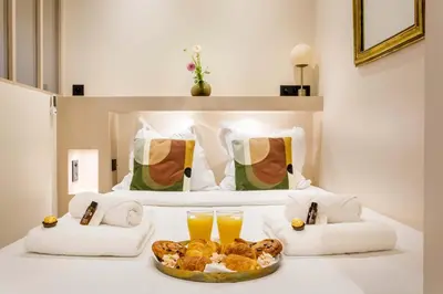 Un ou plusieurs lits dans un hébergement de l'établissement Superb air-conditioned apartment in the heart of the Marais