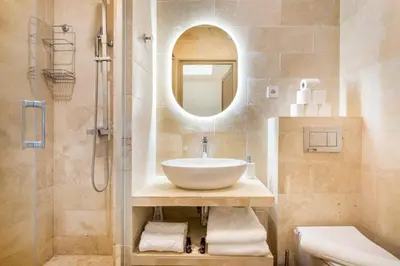 Salle de bains dans l'établissement Superb air-conditioned apartment in the heart of the Marais