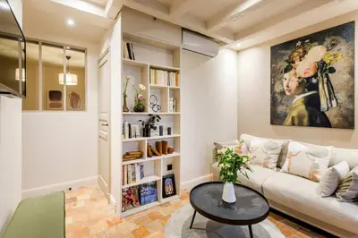 Coin salon dans l'établissement Superb air-conditioned apartment in the heart of the Marais