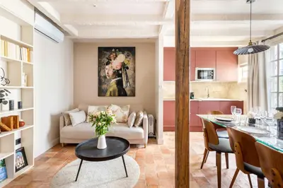 Coin salon dans l'établissement Superb air-conditioned apartment in the heart of the Marais