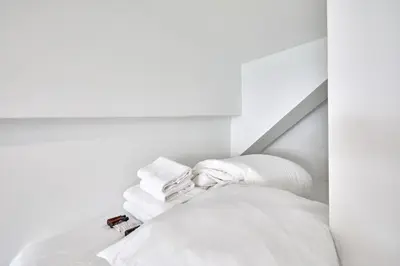 Un ou plusieurs lits dans un hébergement de l'établissement Modern Studio-Faubourg Saint-Honore