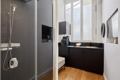 Salle de bains dans l'établissement Modern Studio-Faubourg Saint-Honore