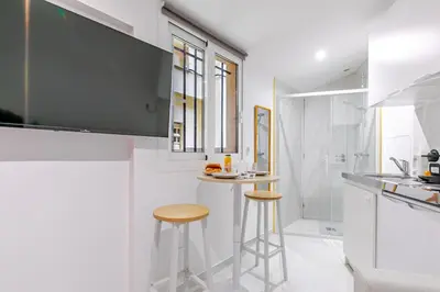 Cuisine ou kitchenette dans l'établissement Petit studio pratique proche Sacré-Cœur