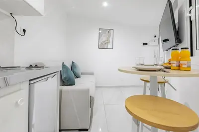 Cuisine ou kitchenette dans l'établissement Petit studio pratique proche Sacré-Cœur