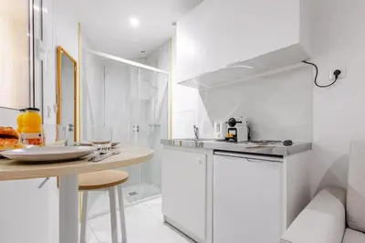 Cuisine ou kitchenette dans l'établissement Petit studio pratique proche Sacré-Cœur