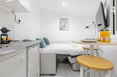 Cuisine ou kitchenette dans l'établissement Petit studio pratique proche Sacré-Cœur