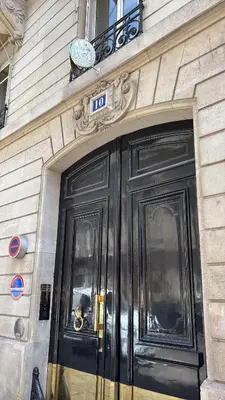 Façade ou entrée de l'établissement Champs-Élysées Montaigne luxe