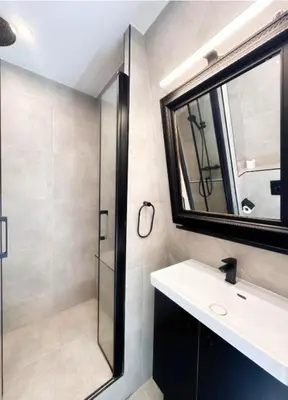 Salle de bains dans l'établissement Champs-Élysées Montaigne luxe