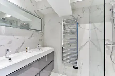 Salle de bains dans l'établissement Studio élégant et confortable - Perreire