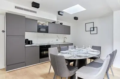 Cuisine ou kitchenette dans l'établissement Studio élégant et confortable - Perreire
