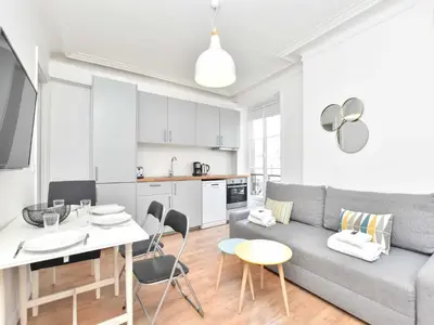 Cuisine ou kitchenette dans l'établissement Charming 1BR 4P apartment - Louvre Museum