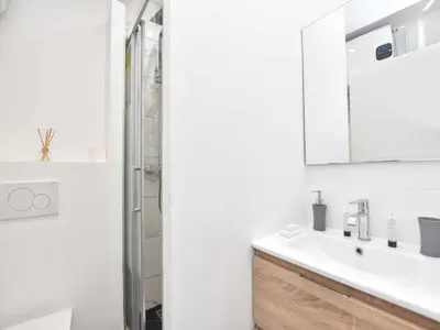 Salle de bains dans l'établissement Charming 1BR 4P apartment - Louvre Museum