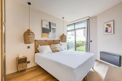 Un ou plusieurs lits dans un hébergement de l'établissement Spacious Apartment - 2BR 10P - Place d'Italie