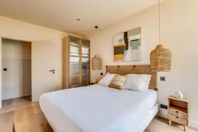 Un ou plusieurs lits dans un hébergement de l'établissement Spacious Apartment - 2BR 10P - Place d'Italie