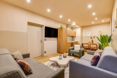 Coin salon dans l'établissement Spacious Apartment - 2BR 10P - Place d'Italie