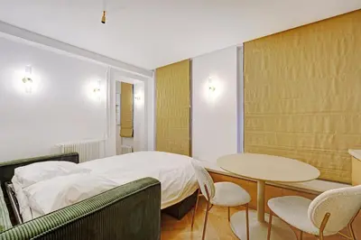 Un ou plusieurs lits dans un hébergement de l'établissement bhv centre hotel de ville