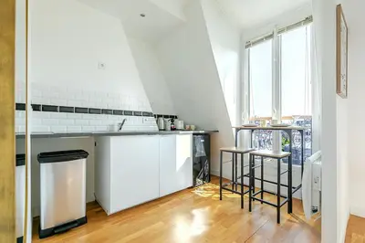Cuisine ou kitchenette dans l'établissement Studio lumineux confortable Alesia Montparnasse