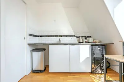 Cuisine ou kitchenette dans l'établissement Studio lumineux confortable Alesia Montparnasse