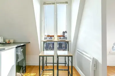 Cuisine ou kitchenette dans l'établissement Studio lumineux confortable Alesia Montparnasse