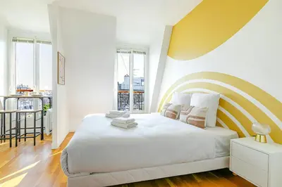 Un ou plusieurs lits dans un hébergement de l'établissement Studio lumineux confortable Alesia Montparnasse