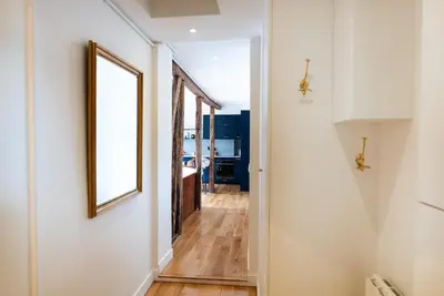 Télévision ou salle de divertissement dans l'établissement Appartement 2 chambres balcon vue Luxembourg -II