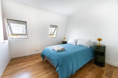 Un ou plusieurs lits dans un hébergement de l'établissement Appartement 2 chambres balcon vue Luxembourg -II