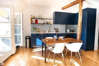Cuisine ou kitchenette dans l'établissement Appartement 2 chambres balcon vue Luxembourg -II