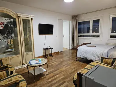 Télévision ou salle de divertissement dans l'établissement Chambres lumineuses avec vue sur Paris Montmartre
