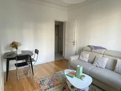 Coin salon dans l'établissement 11th Arrondissement Homey Warm Apartment