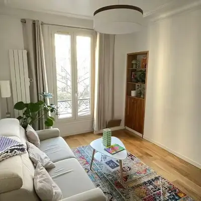 11th Arrondissement Homey Warm Apartment