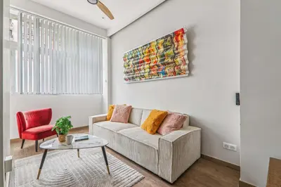 Coin salon dans l'établissement Superb flat - 3 bedrooms sleeps 10 - Charonne Nation