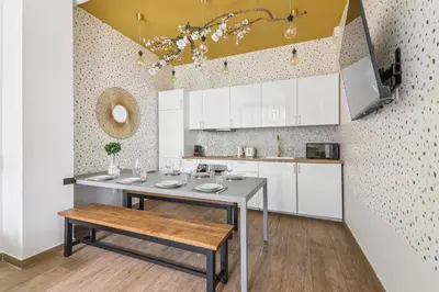 Cuisine ou kitchenette dans l'établissement Superb flat - 3 bedrooms sleeps 10 - Charonne Nation