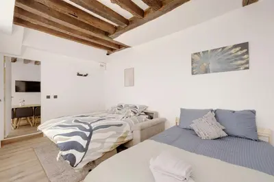 Un ou plusieurs lits dans un hébergement de l'établissement Marais-Montorgueil - Cozy Apartment - 2BR-8P