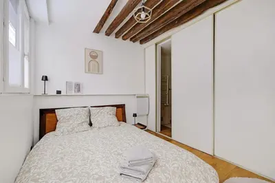 Un ou plusieurs lits dans un hébergement de l'établissement Marais-Montorgueil - Cozy Apartment - 2BR-8P