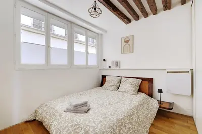 Un ou plusieurs lits dans un hébergement de l'établissement Marais-Montorgueil - Cozy Apartment - 2BR-8P