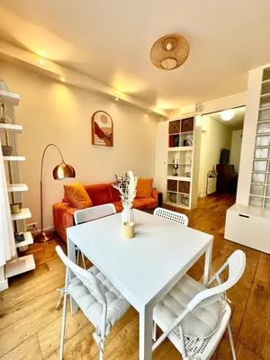 Coin salon dans l'établissement Appartement cosy - Eiffel Tower