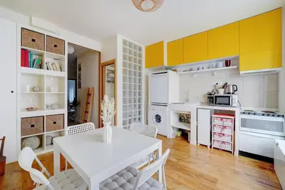 Cuisine ou kitchenette dans l'établissement Appartement cosy - Eiffel Tower