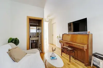 Télévision ou salle de divertissement dans l'établissement Appartement cosy - Eiffel Tower