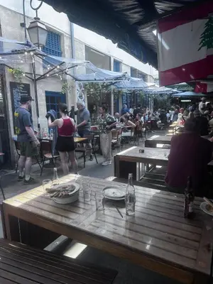 Restaurant ou autre lieu de restauration dans l'établissement Élégant 2 pièces, Rue du Temple, Calme, 100m métro République