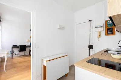Cuisine ou kitchenette dans l'établissement GuestReady - Charming Marais midterm stay