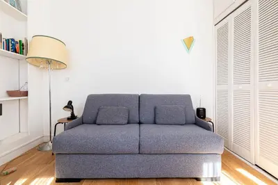 Coin salon dans l'établissement GuestReady - Charming Marais midterm stay