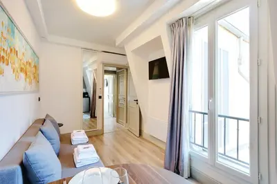 Télévision ou salle de divertissement dans l'établissement Amazing 2BD 6P apt with A C - Bastille