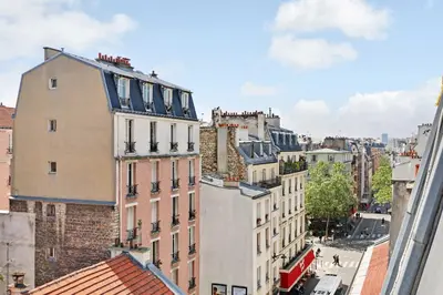 Vue générale sur Paris ou vue de la ville depuis l'appartement