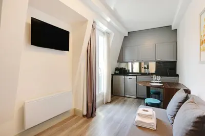 Cuisine ou kitchenette dans l'établissement Amazing 2BD 6P apt with A C - Bastille