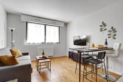 Coin salon dans l'établissement 506 Suite Alisée - Charming apartment in Boulogne