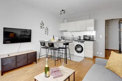 Cuisine ou kitchenette dans l'établissement 506 Suite Alisée - Charming apartment in Boulogne
